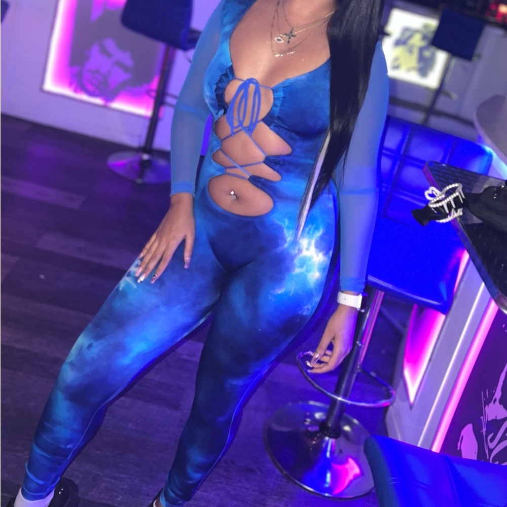 BLUE TYE DYE OPEN CROSS JUMPSUIT WITH V OPEN BACK